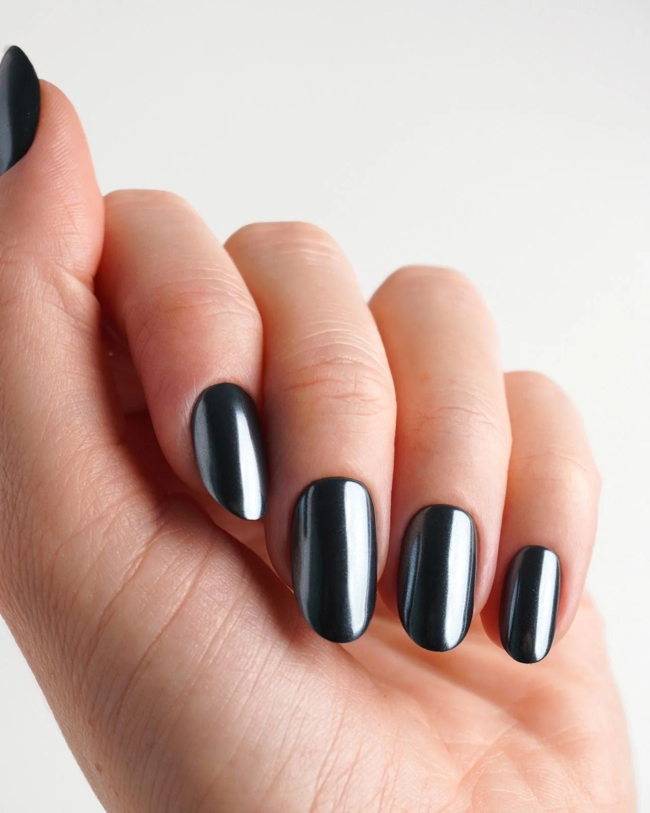 Black Pearl Medium Round Soft Gel Press Ons - Image 2