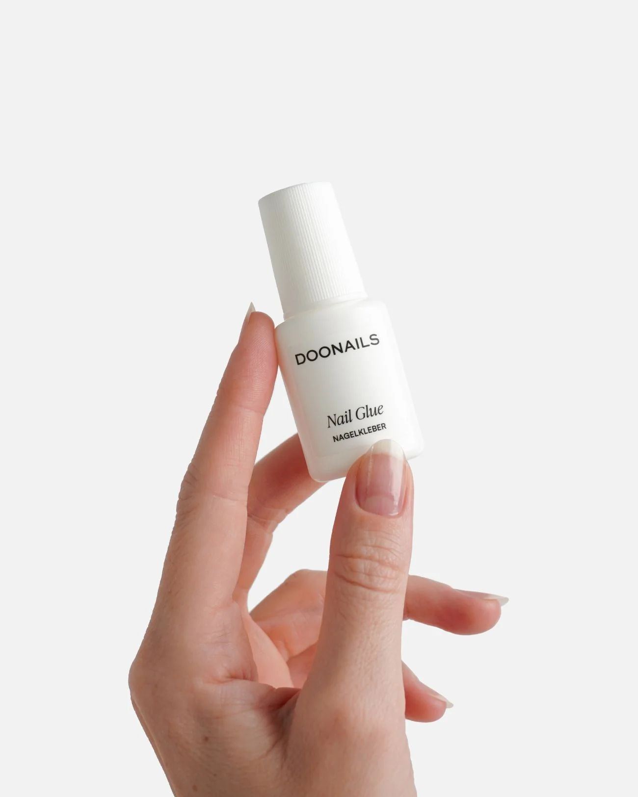 Brush-On Nail Glue - Image 4
