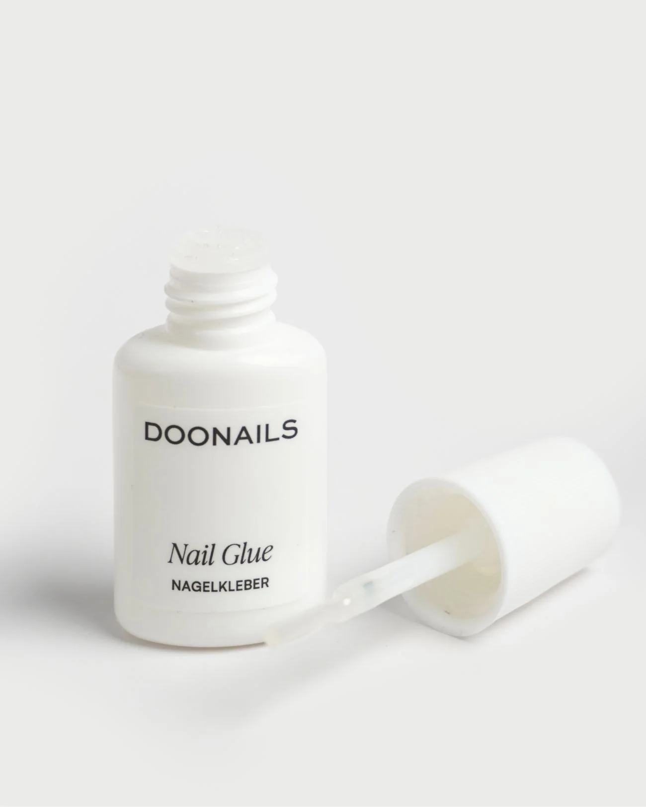 Brush-On Nail Glue - Image 8