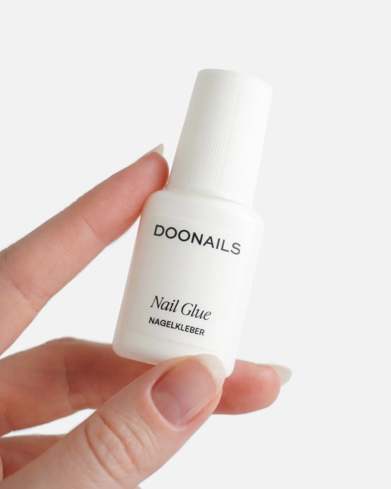Brush-On Nail Glue - Image 9