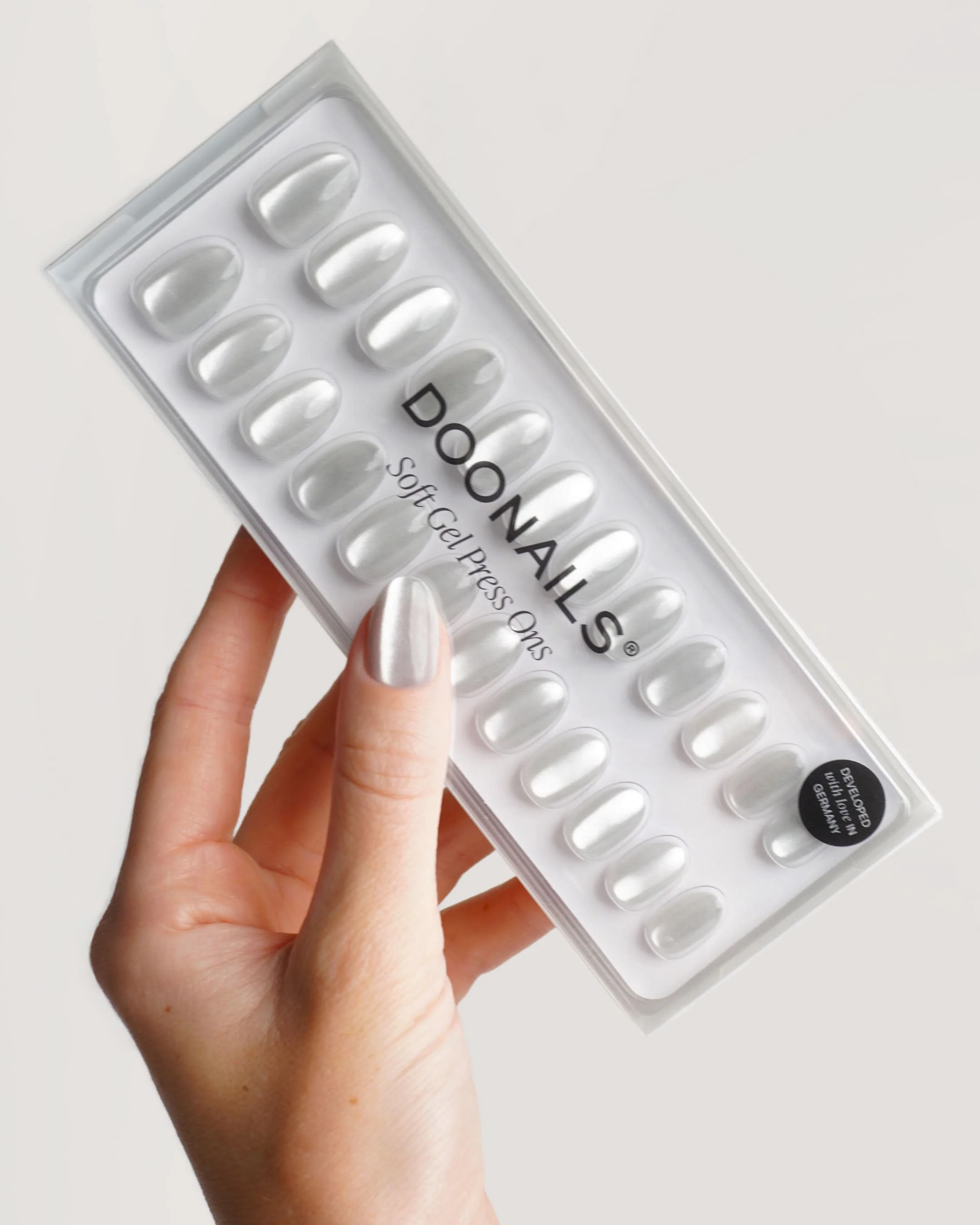White Cateye Short Round Soft Gel Press Ons - Image 4